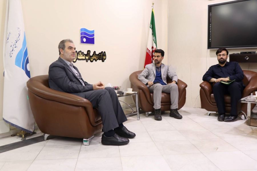 معاون روابط عمومی و تشریفات استانداری گیلان، روز دوشنبه ۲۶ آذر ۱۴۰۴، با «وحید خرّمی» رئیس هیئت مدیره و مدیرعامل شرکت سهامی آب منطقه‌ای گیلان دیدار کرد