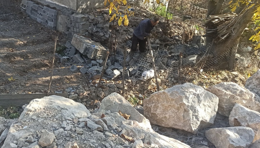 رفع تصرف و آزادسازی بخشی از  بستر رودخانه در بخش دیلمان و مسلوب المنفعه نمودن یک حلقه چاه غیر مجاز در شهرستان سیاهکل