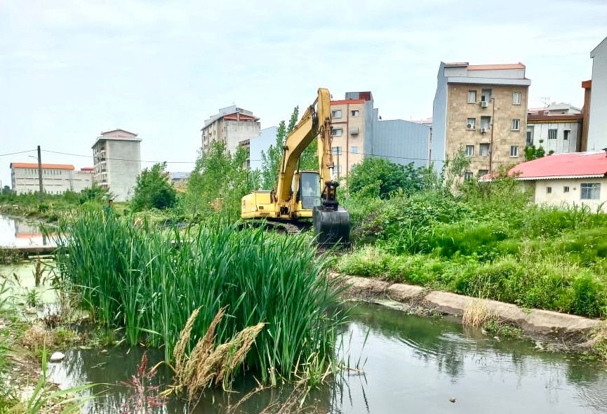لایروبی واحد عمرانی ژ5 در روستای منگوده رشت به پایان رسید