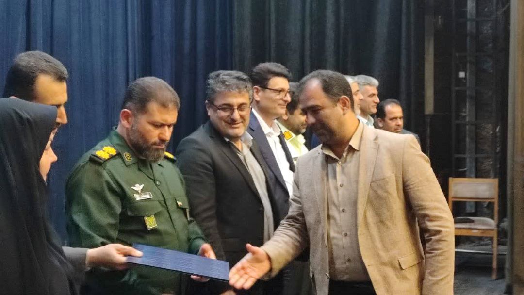 رضا محبوب خیرخواه به‌عنوان مدیر نمونه شهرستان فومن برگزیده شد